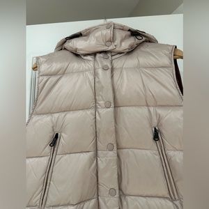 Sleeveless vest size 36